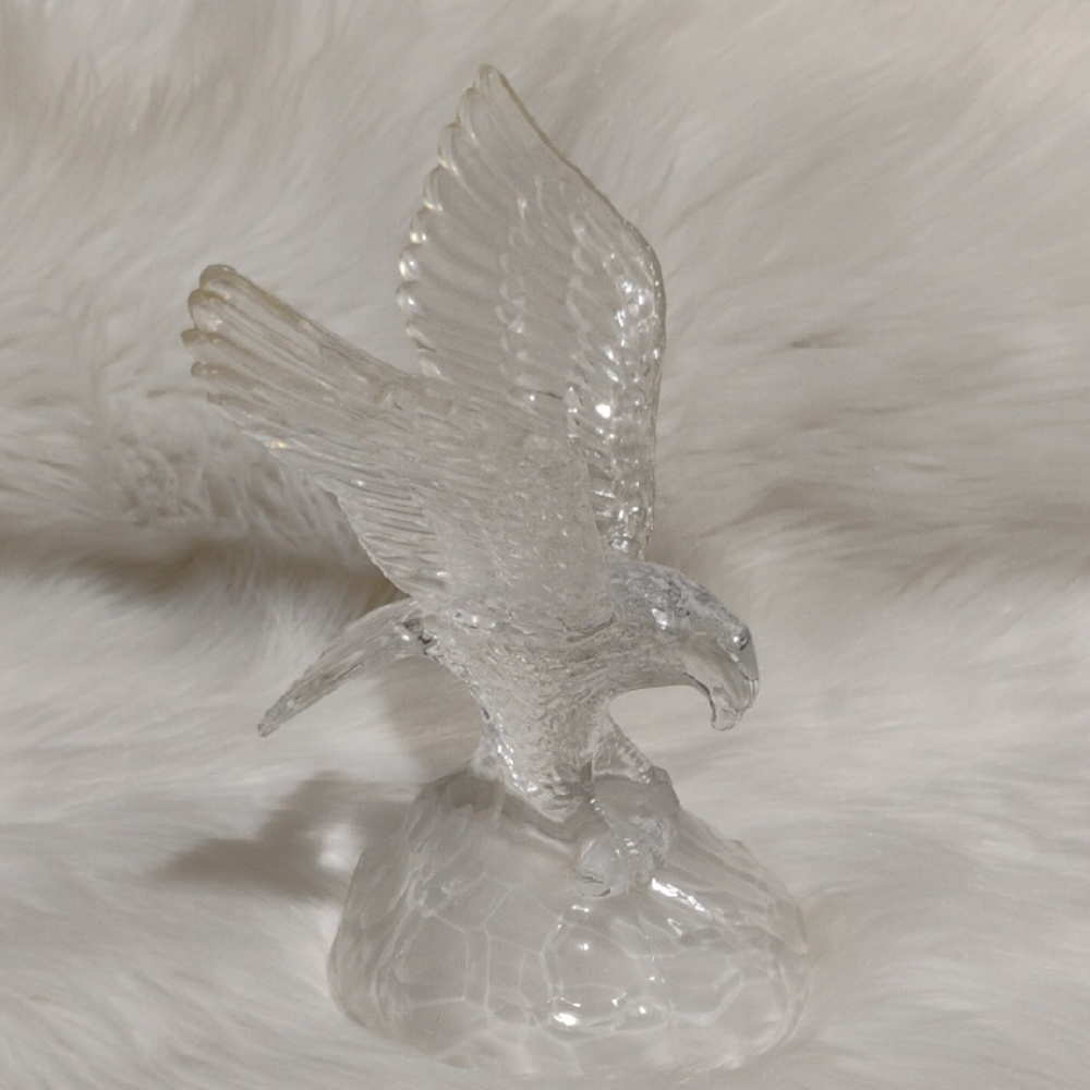 (#01) Clear Solid Glass Eagle Figurine Absolutely Beautiful As He Is Landing
